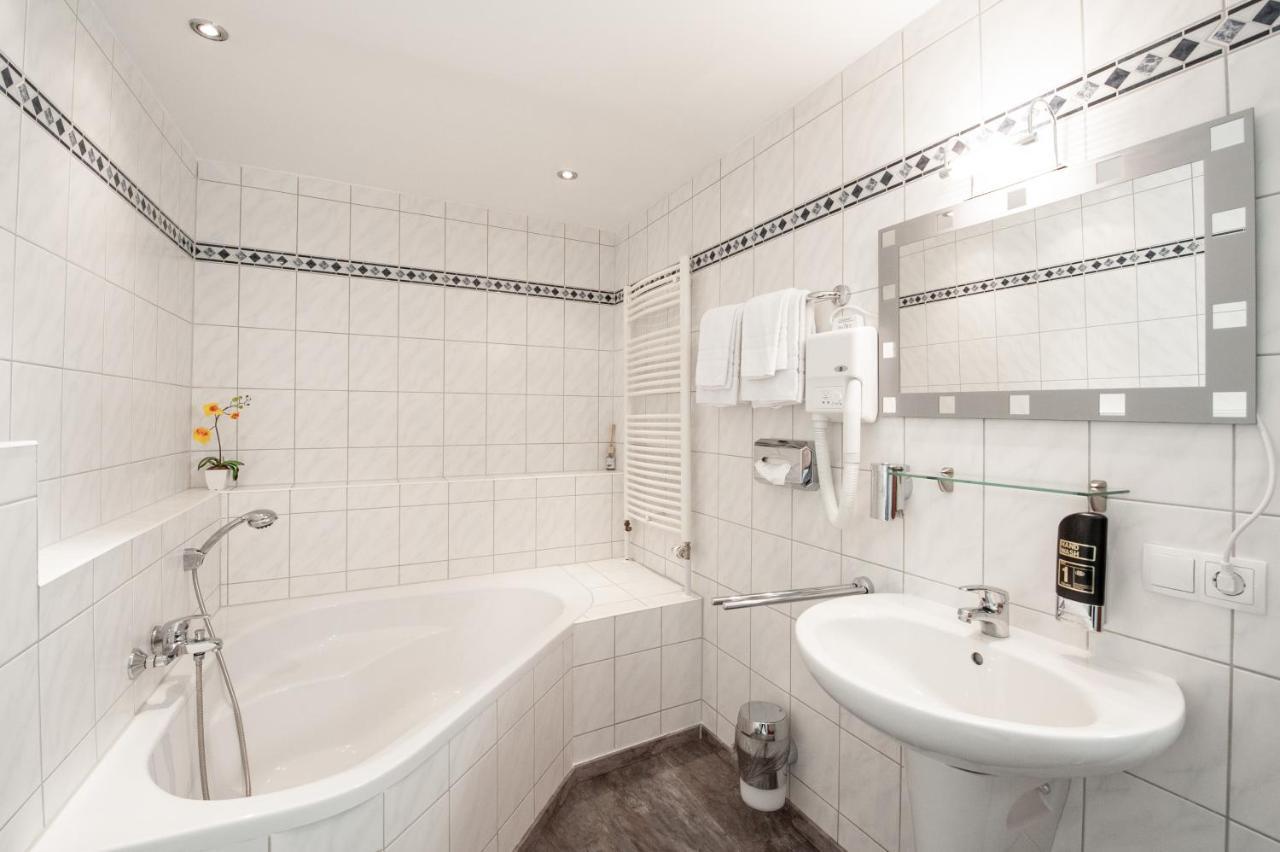 Hotel Bluechertal Bacharach Bagian luar foto