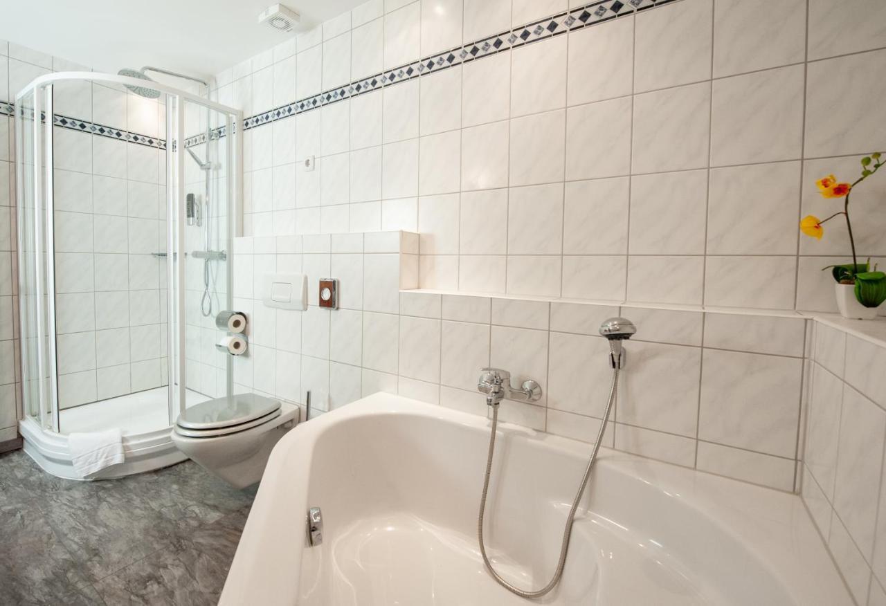 Hotel Bluechertal Bacharach Bagian luar foto